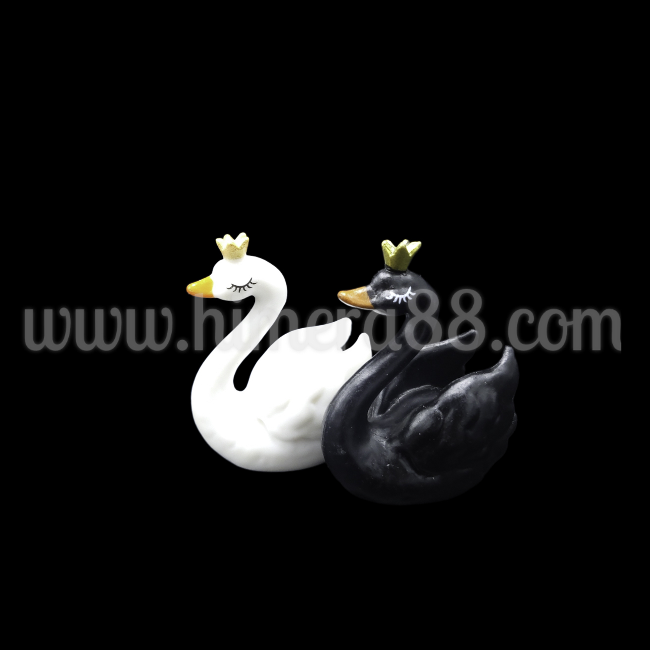 Лебед с корона WHITE